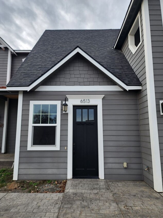 Primary Photo - Newly Updated Duplex in Pasco