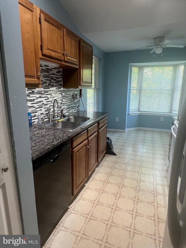 Building Photo - 205 Cross Pointe Ct