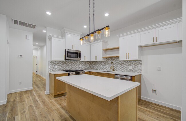 Building Photo - 5315 Dewberry St