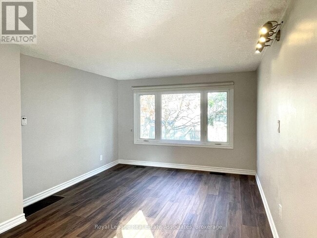 Building Photo - 2081 Snow Crescent