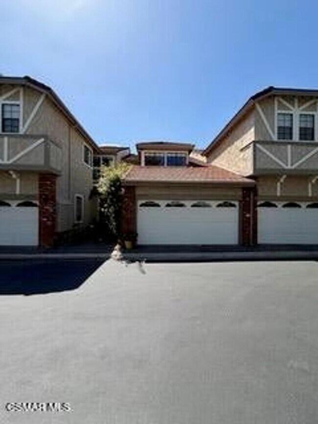 Foto del edificio - Dreamy Agoura Hills Town-home. Community pool and spa, tennis courts,