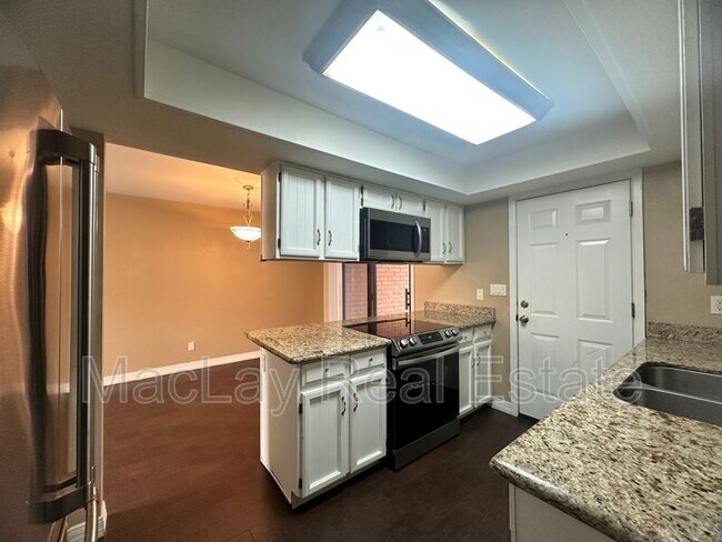 Foto del edificio - 963 N Revere