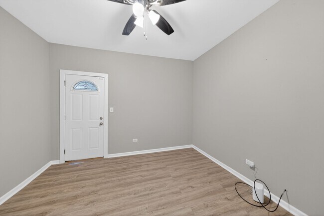 Foto del edificio - 8428 S Escanaba Ave