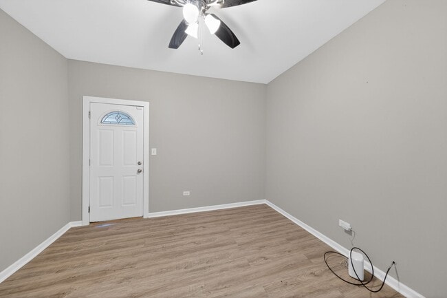 Building Photo - 8428 S Escanaba Ave