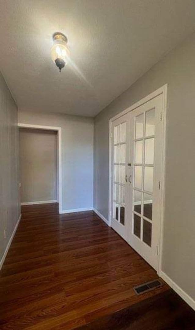 Building Photo - Available Now! Large spacious 3 bedroom 2 ...