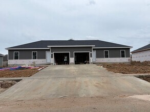 Building Photo - 590 N Airport Rd