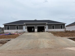 Building Photo - 590 N Airport Rd