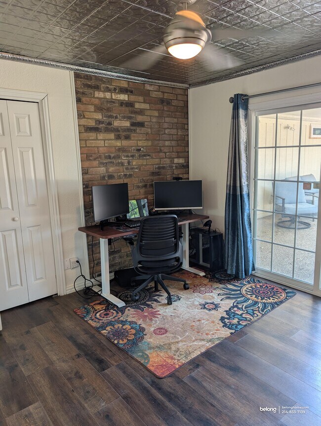 Foto del edificio - 1406 N Trail Dr