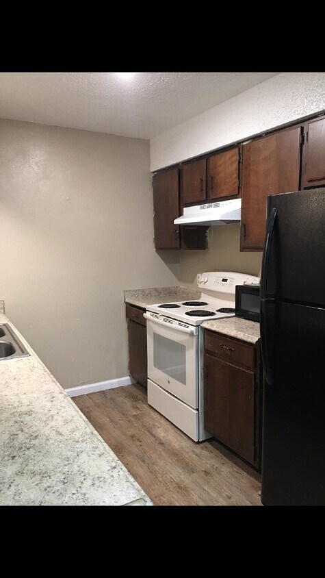 Primary Photo - 1201 Briarwood Ave