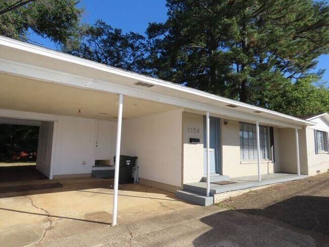 Building Photo - Commercial Space, Available Now!