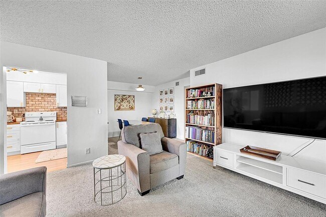 Building Photo - 117 Gardens Dr