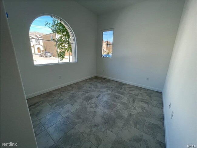 Building Photo - 4 br, 3 bath Condo - 20814 W Bur Oak Cir
