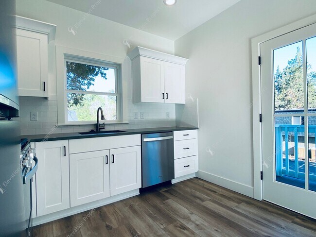 Foto del edificio - Modern 1 BR ADU near Downtown Bend - utilities included!