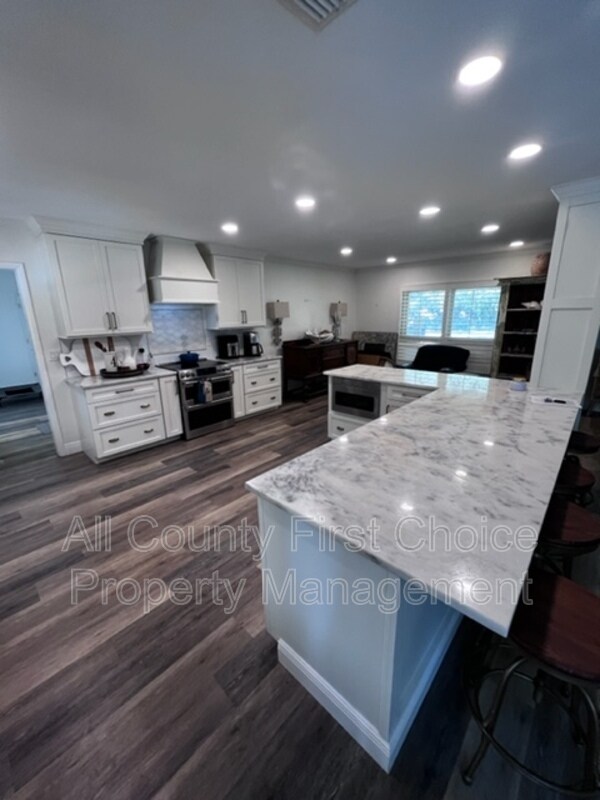 Building Photo - 302 Palmetto Ln