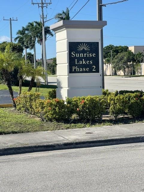 Foto del edificio - 8285 Sunrise Lakes Blvd