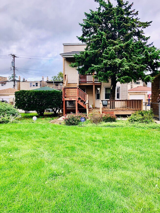 Front Yard - 4440 W Augusta Blvd