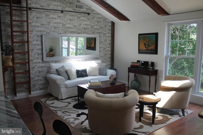 Foto del edificio - 1344 Longford Rd