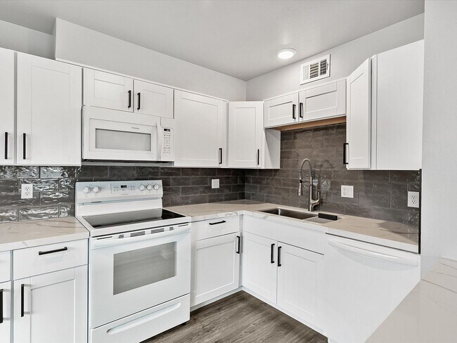 Foto del edificio - FULLY REMODELED IN MIDTOWN