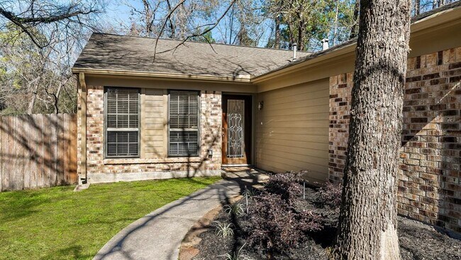 Building Photo - 15 Redberry Ct