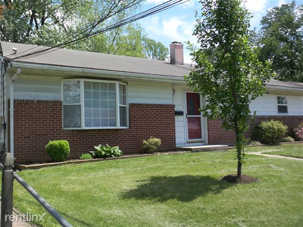 Primary Photo - 525 Saltoun Ave