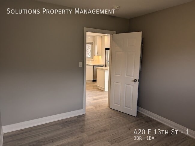 Photo du bâtiment - **Beautifully Updated 3 Bedroom Main Floor...