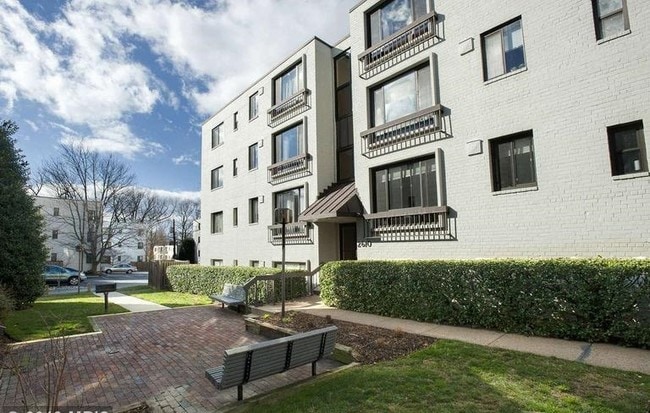 Photo - 2610 Tunlaw Rd NW Apartment