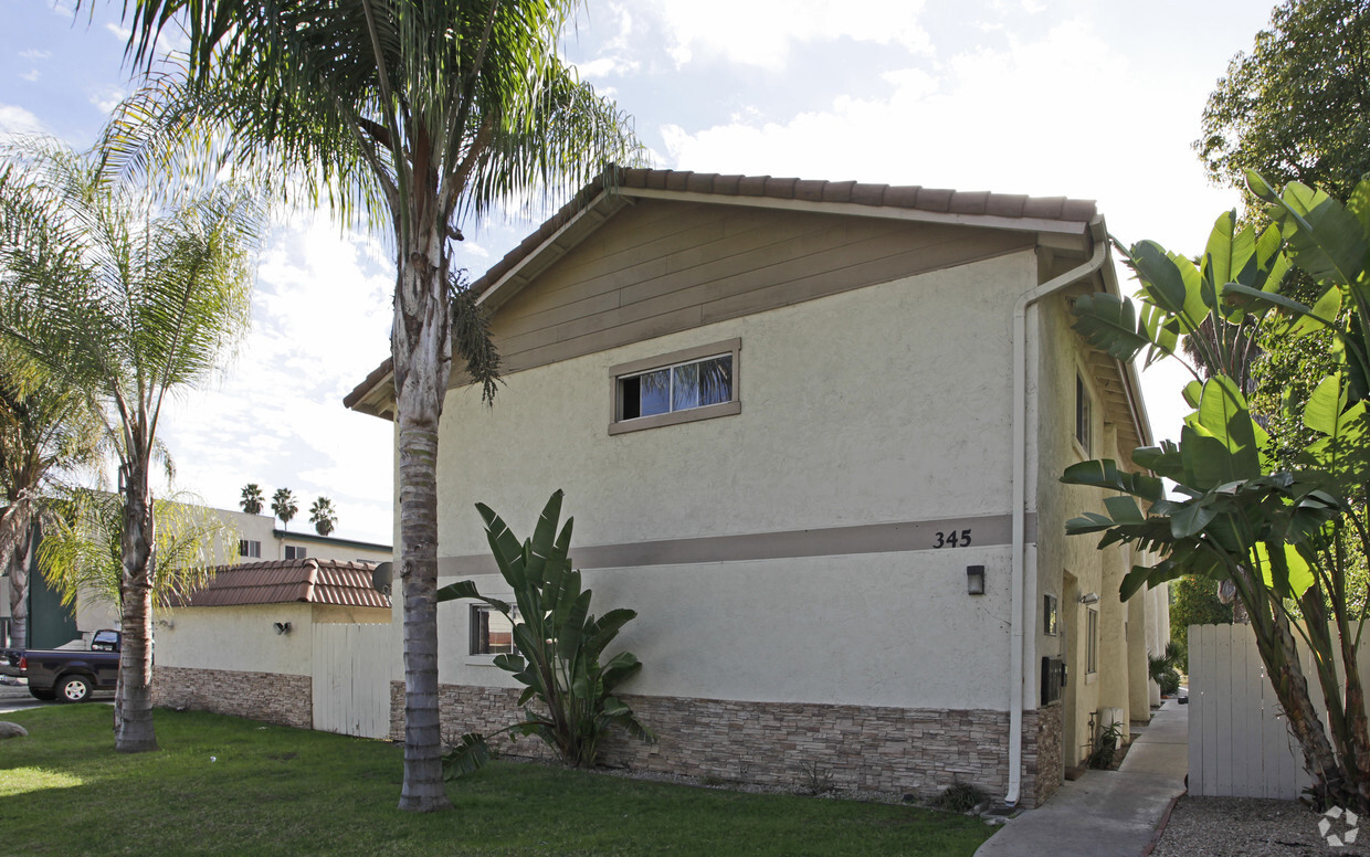 Foto del edificio - Juniper Street Townhomes