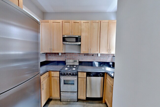 Building Photo - 206 E 83RD (2ND & 3RD AVE) #5E