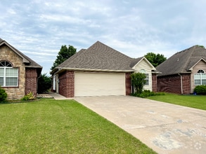 Building Photo - 1212 Jeannie Ln