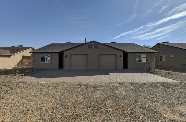 Foto del edificio - 3027 N Corrine Dr