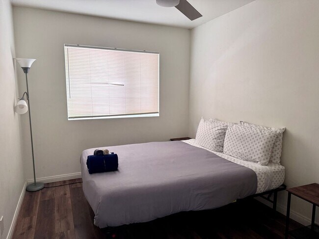Foto del edificio - 4419 W Rosecrans Ave