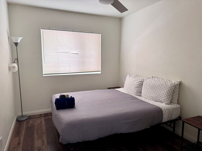 Building Photo - 4419 W Rosecrans Ave
