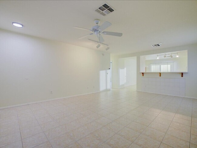 Building Photo - 3 Bedroom 2 Bathroom