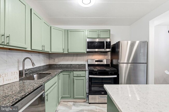 Building Photo - 2648 Redcoat Dr