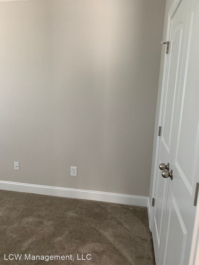 Building Photo - 3 br, 2.5 bath House - 832 Silverleaf Driv...