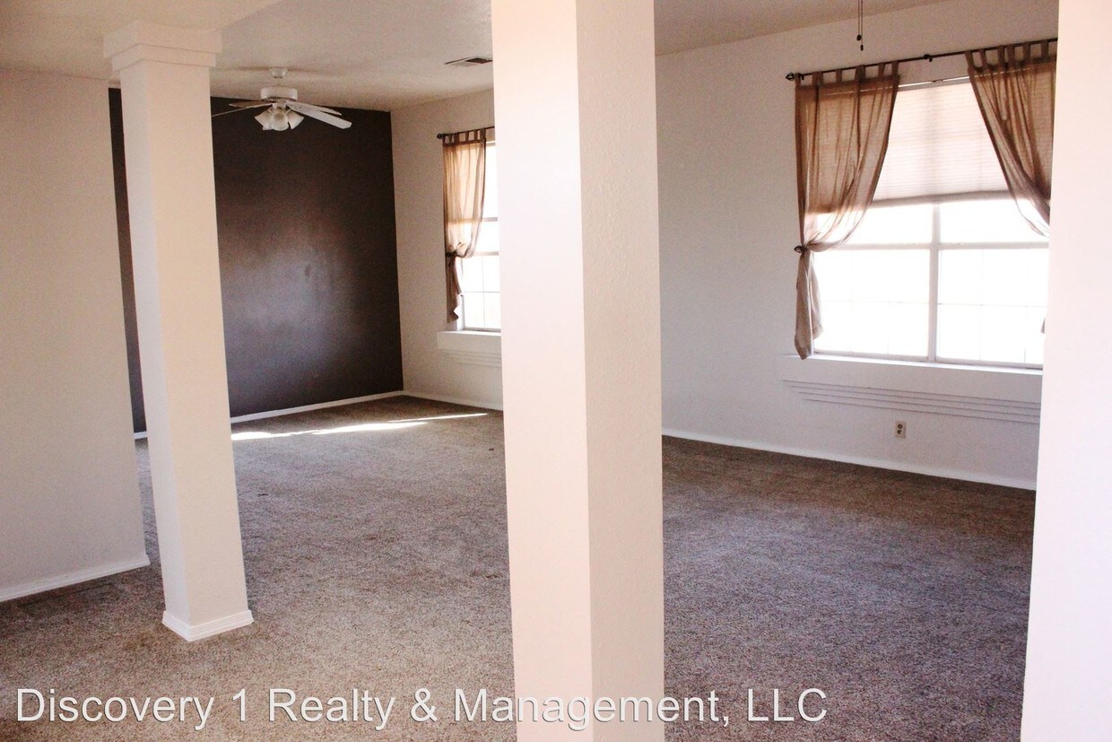 Building Photo - 2325 Cabezon Dr NE