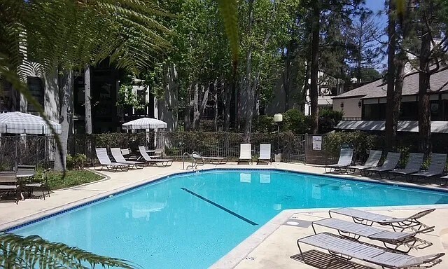 2 pools - 7777 W 91st St