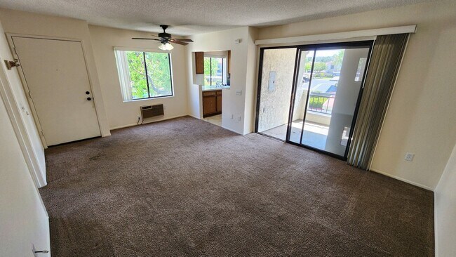 Foto del edificio - Mira Mesa Upstairs 1-Br + Covered Parking Space