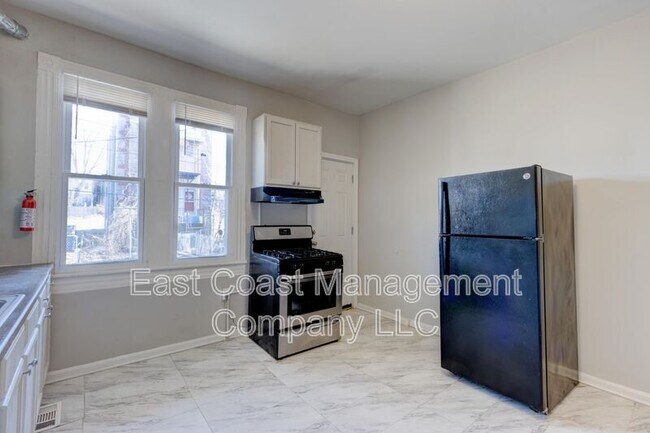 Building Photo - 623 N Pulaski St