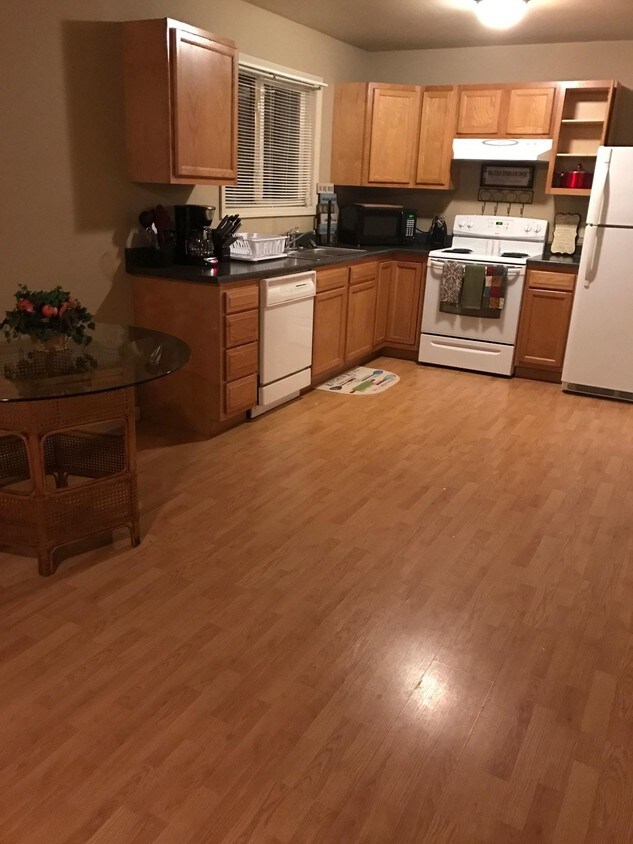 Kitchen - 1872 S Mayo Trail