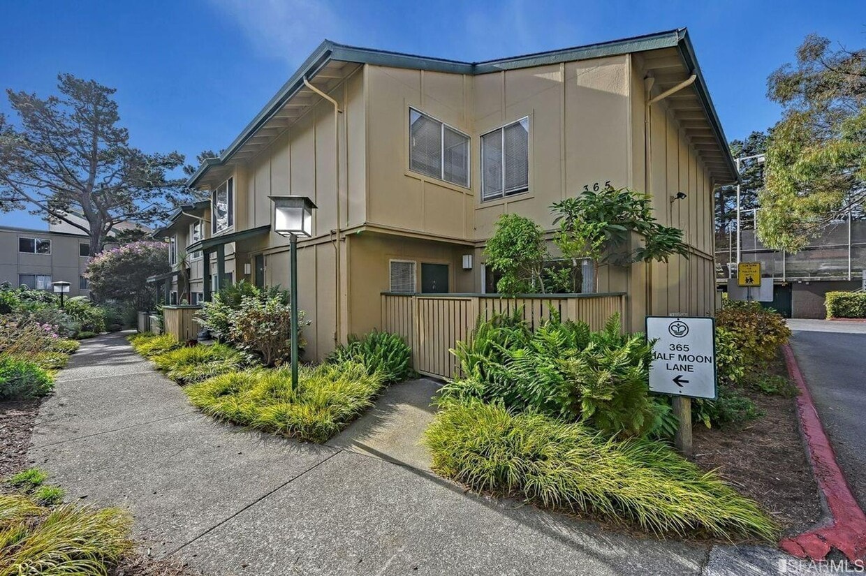 Townhouse Condo 2 BD / 1.5 BA - Townhouse Condo 2 BD / 1.5 BA