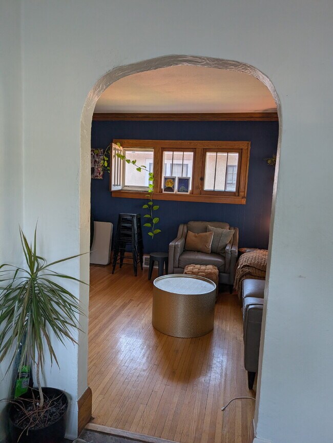 Building Photo - Charming 3BR in Victory Memorial with Fenced Yard & Garage