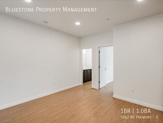 Building Photo - 5042 NE Fremont-9