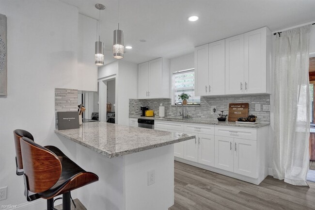 Building Photo - 3 br, 2 bath House - 4111 Southwest 18th C...