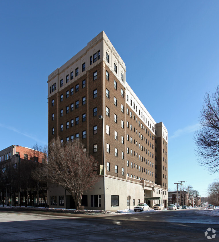 Primary Photo - Hyde Park Apartments