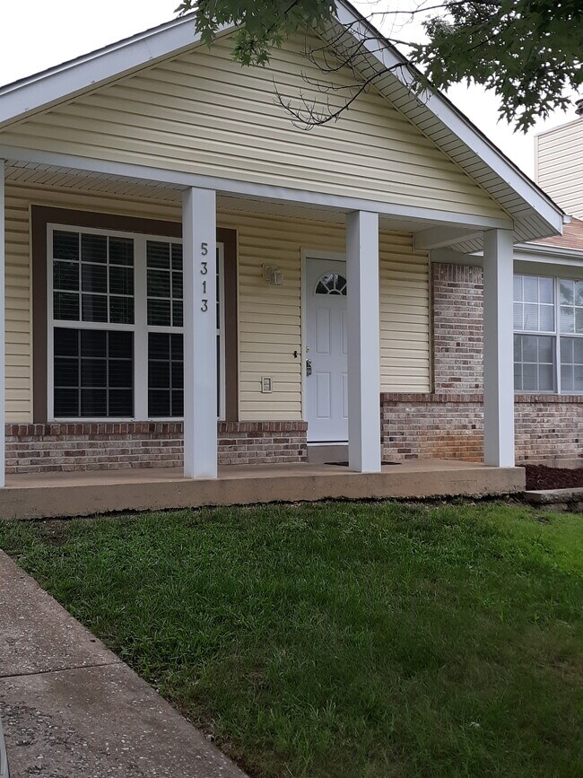 5313 Winthrop Dr, High Ridge, MO 63049 House Rental in High Ridge, MO