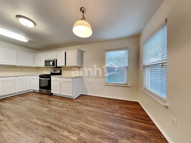 Foto del edificio - 1135 Trinity Trl