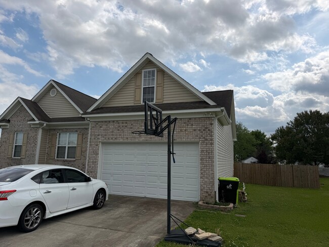 Building Photo - 204 Lafollette Dr