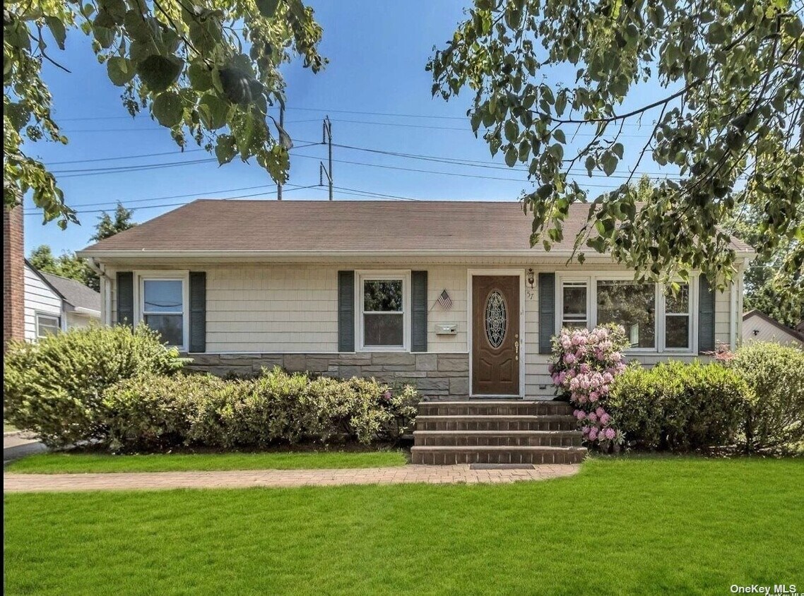 57 Arizona Ave, Syosset, NY 11791 House Rental in Syosset, NY