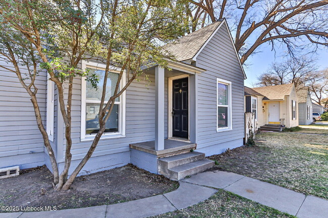 Building Photo - 2417 25th St